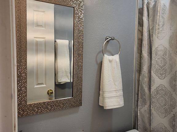 3rd image of 7915 Croton Ave #1