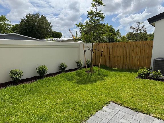 2nd image of 3008 Park Pl #5838