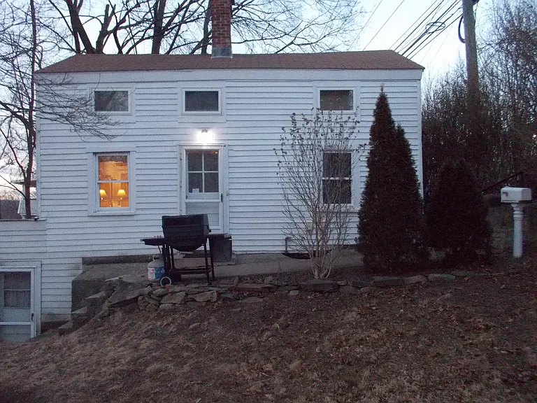256 Derby Ave — Photo 2