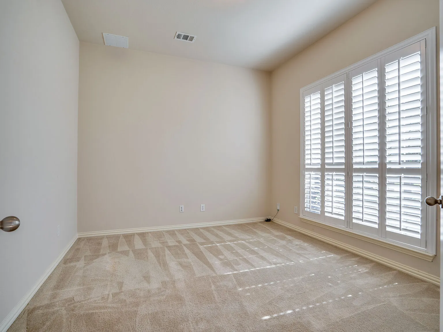 4 bed, 3.5 bath, 3423 sqft, $3,400 — Photo 4