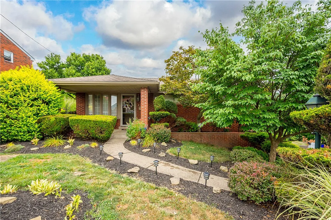 546 Lindsay Rd photo 1