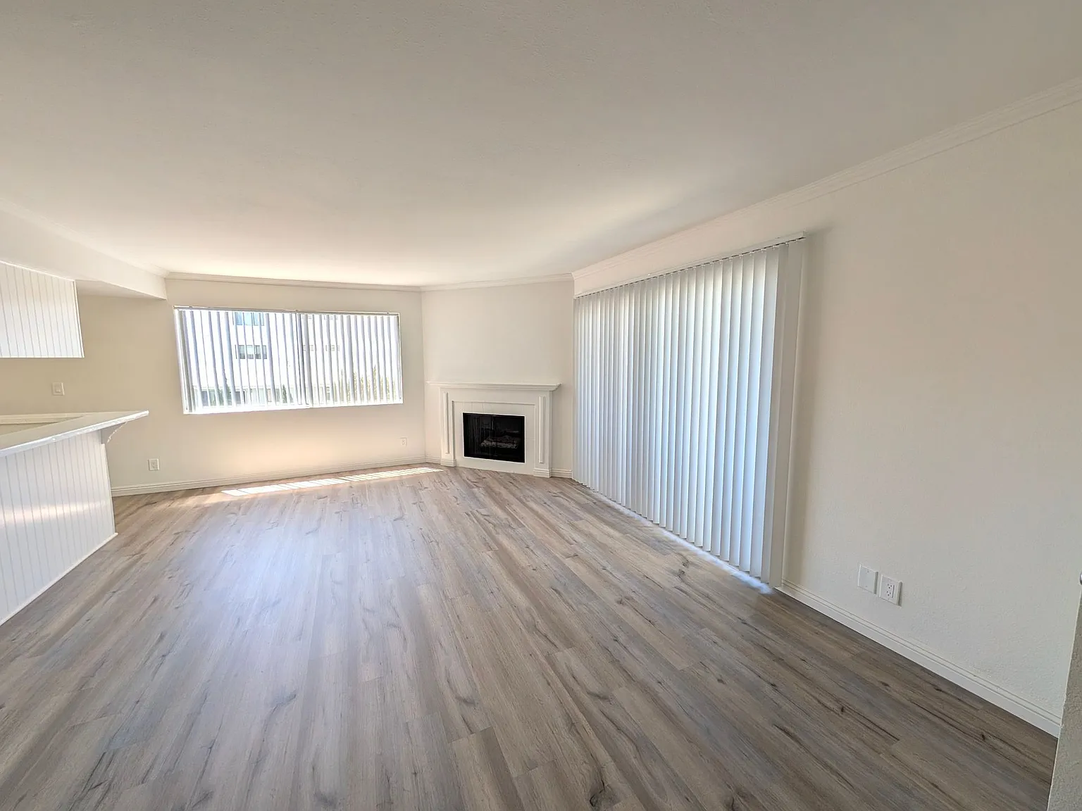 Chateau Lamont Apartments — Photo 3