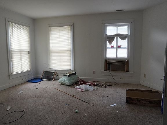 3rd image of 616 Broad St