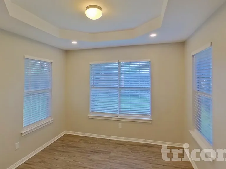 1012 Brookhaven Dr — Photo 4