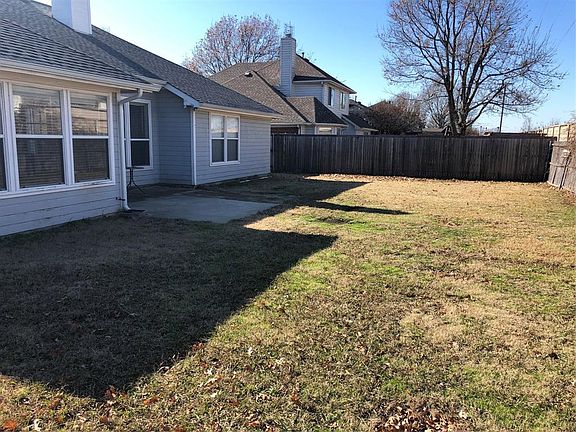 2nd image of 2606 Peachtree Ln
