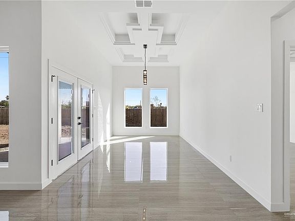 5th image of 3008 E Brazil Ave