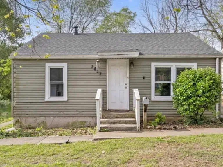 2822 W College St — Photo 1