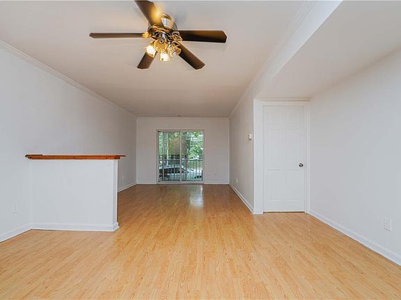 5th image of 65 Elmwood Park Dr APT 9