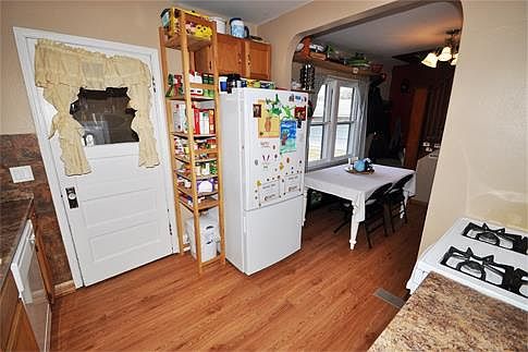 5th image of 2385 14th Ave E