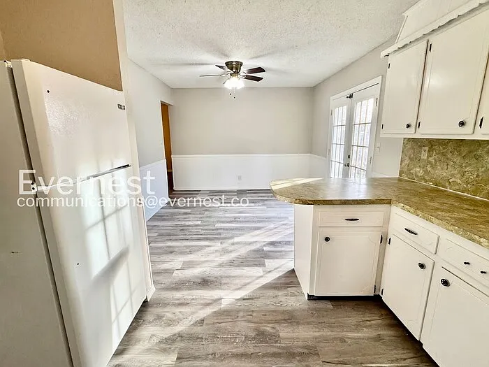 1756 S Pine Ave — Photo 7