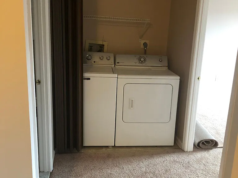 131 Caernarvon Ct — Photo 30