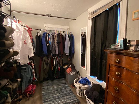 5th image of 302 Foster St