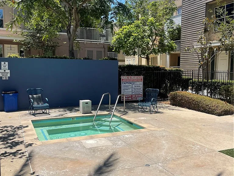 612 E Carson St #209 — Photo 15