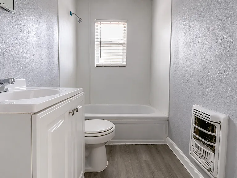 122 W Avenue A #1 — Photo 14