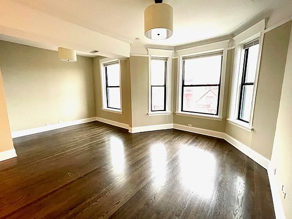 3rd image of 3823 N Lakewood Ave #3