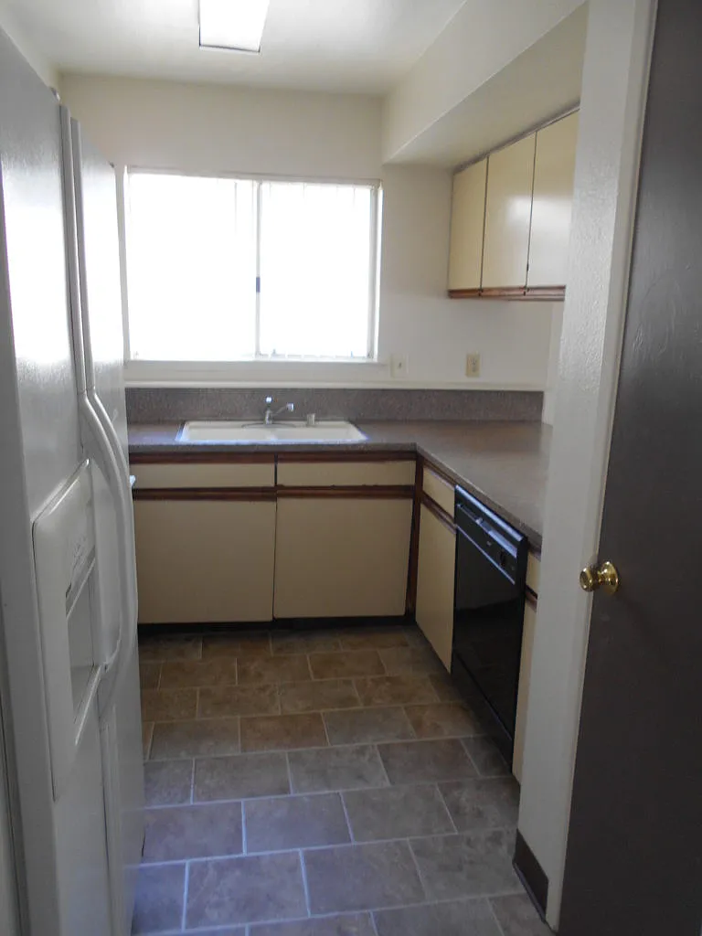 2 bed, 4268 sqft, $1,650 — Photo 2