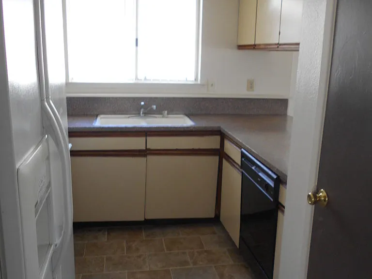 3318 W Shields Ave #101 — Photo 2