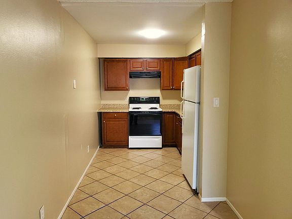 3rd image of 1327 W 5th St APT 3