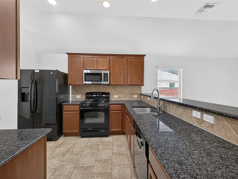 141 Vermilion Marble Trl — Photo 7