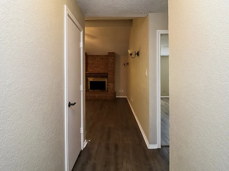 721 Owens Dr — Photo 3