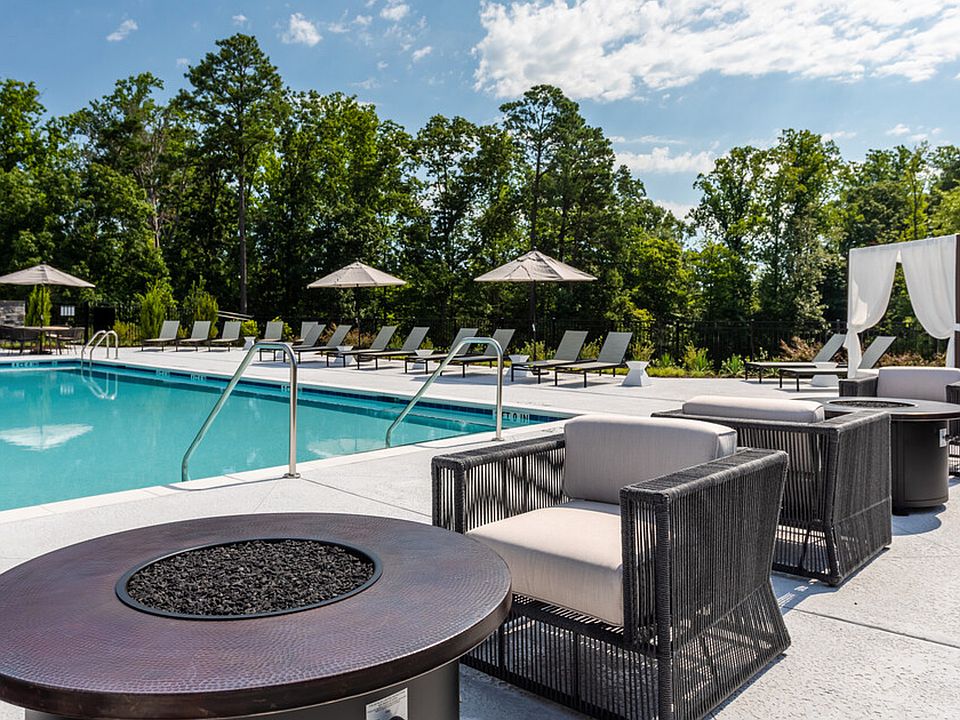 Relax in style at this exquisite poolside escape, perfect for sunbathing and unwinding.