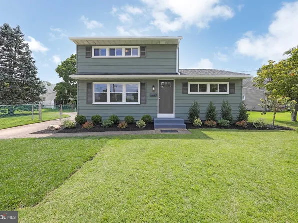 340 Collins Ln, Maple Shade, NJ 08052