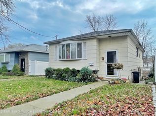 1244 Drumgoole Rd E, Staten Island, NY 10312