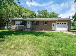 105 E 9th St, Delavan, IL 61734