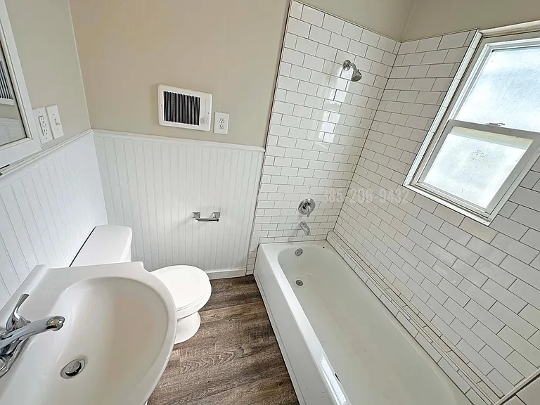 586 28th St #4 — Photo 7