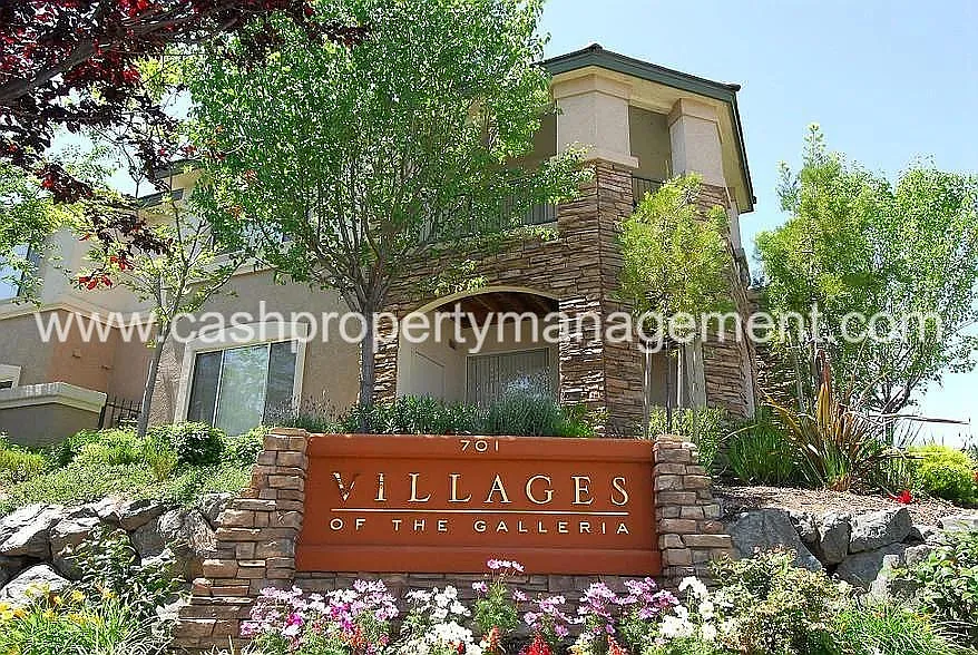 701 Gibson Dr #1033