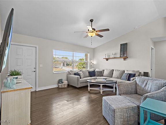 5th image of 2128 NE 25th St