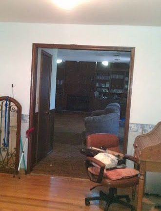 5th image of 10106 Cambridge Ave