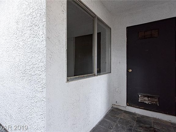 5th image of 816 Hedge Way Unit 3