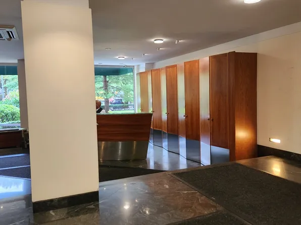 392 Central Park West image 17 of 17