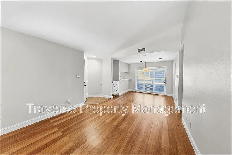 2 bed, 1.0 bath, 860 sqft, $1,495 — Photo 4