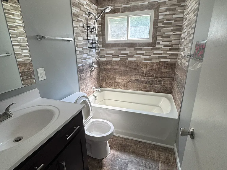6355 Southgrove Rd — Photo 7