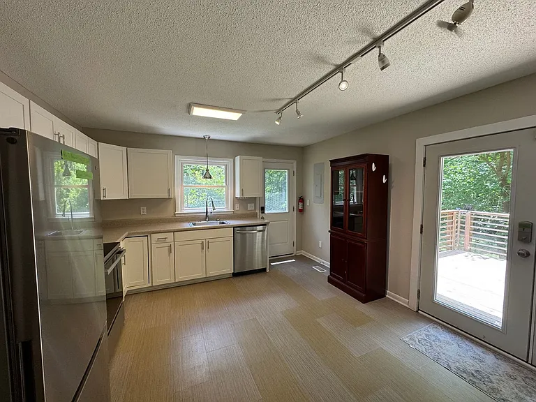 107 Hillbrook Ct — Photo 5