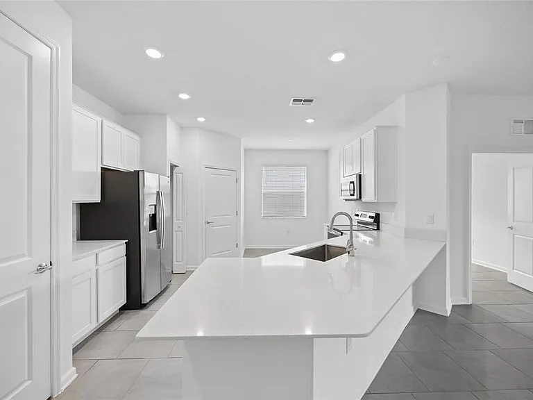 363 Loch Ct — Photo 6