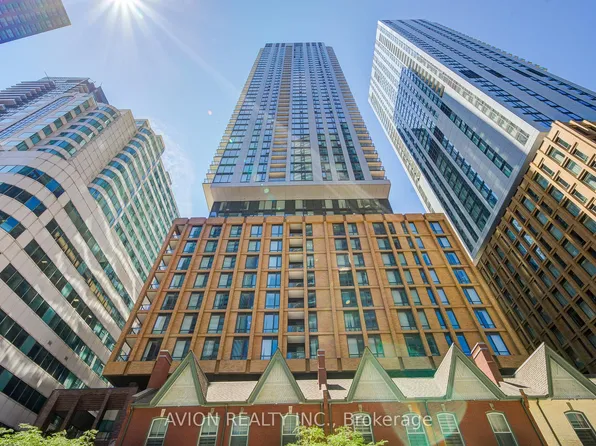 8 Widmer St #4303, Toronto, ON M5V 0W6