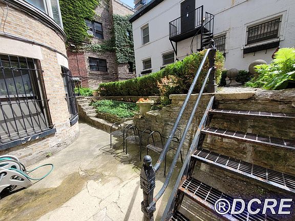 3rd image of 1507 N Dearborn Pkwy