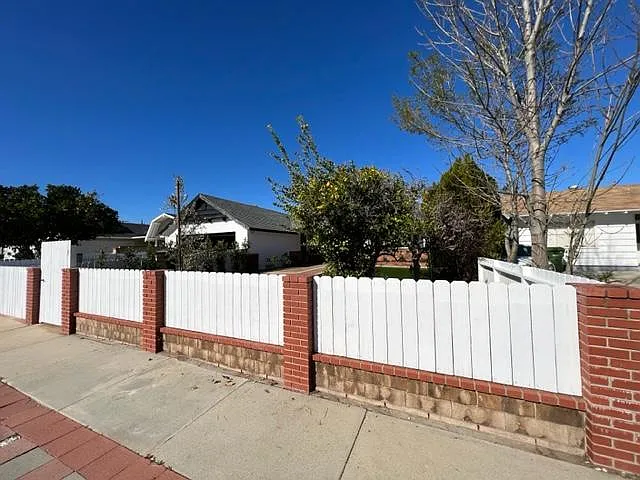 Front yard - private entrance.