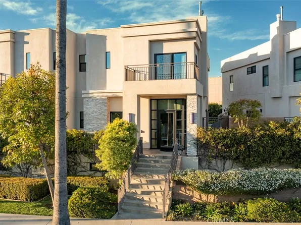 18707 Redwing St, Tarzana, CA 91356