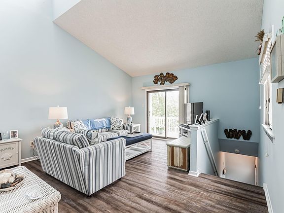 3rd image of 164 N Basin Dr #164