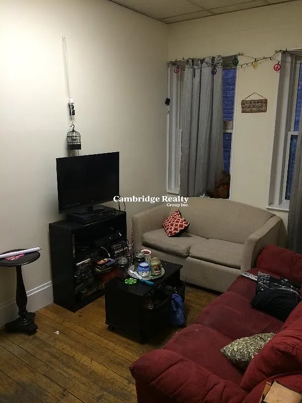 3 bed, 1.0 bath, 785 sqft, $3,750 — Photo 2