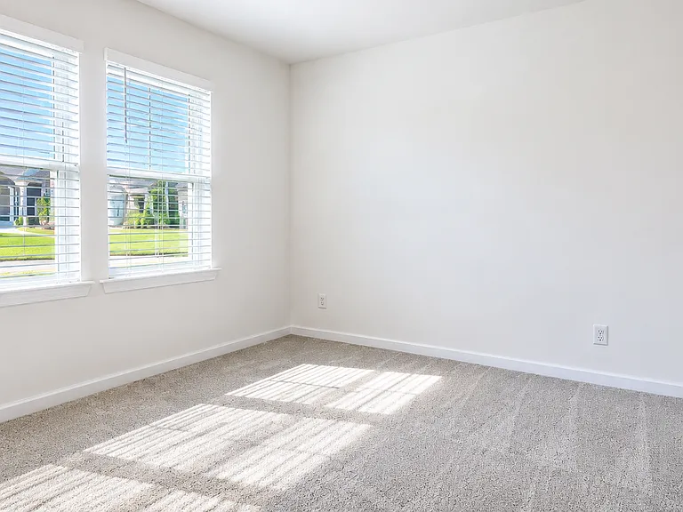 430 Rowe Way — Photo 4