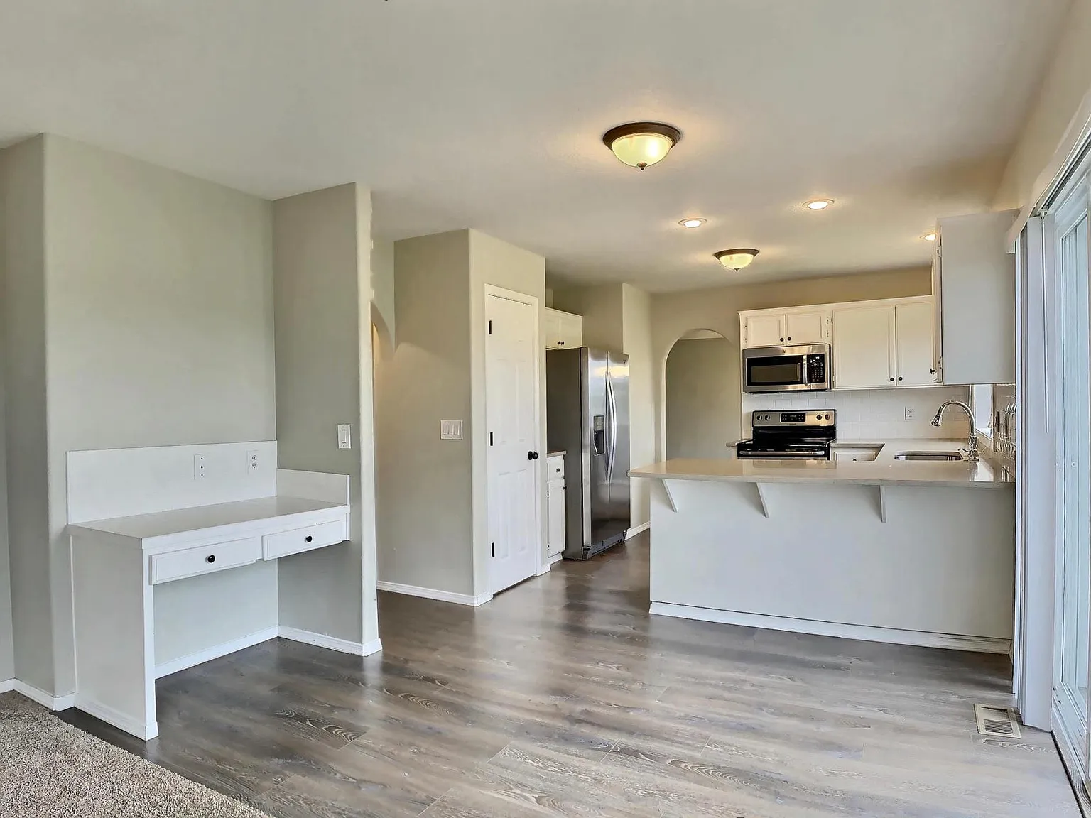 4 bed, 2.5 bath, 2211 sqft, $2,850 — Photo 4