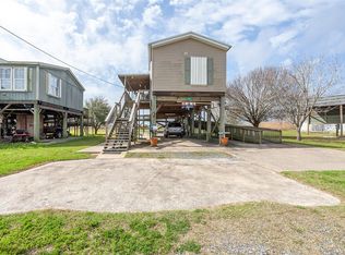 5117 S 15th Ave, Sabine Pass, TX 77655