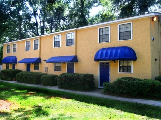 2 bed, 1000 sqft, $1,350 — Photo 2