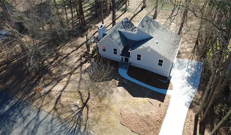 5825 Stonehaven Dr NW — Photo 2
