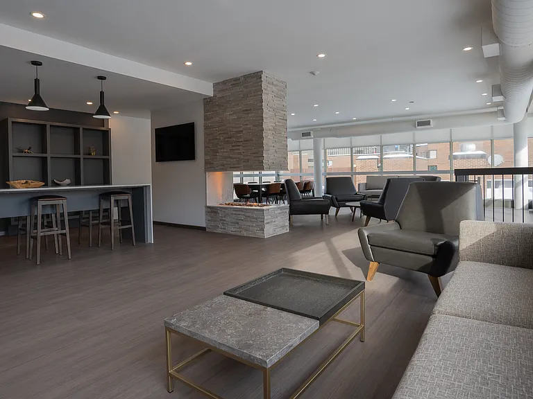 435 Albert St — Photo 8